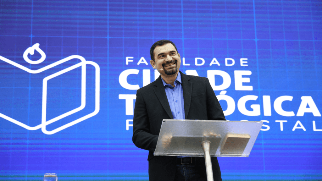 4 motivos para estudar Teologia Pentecostal